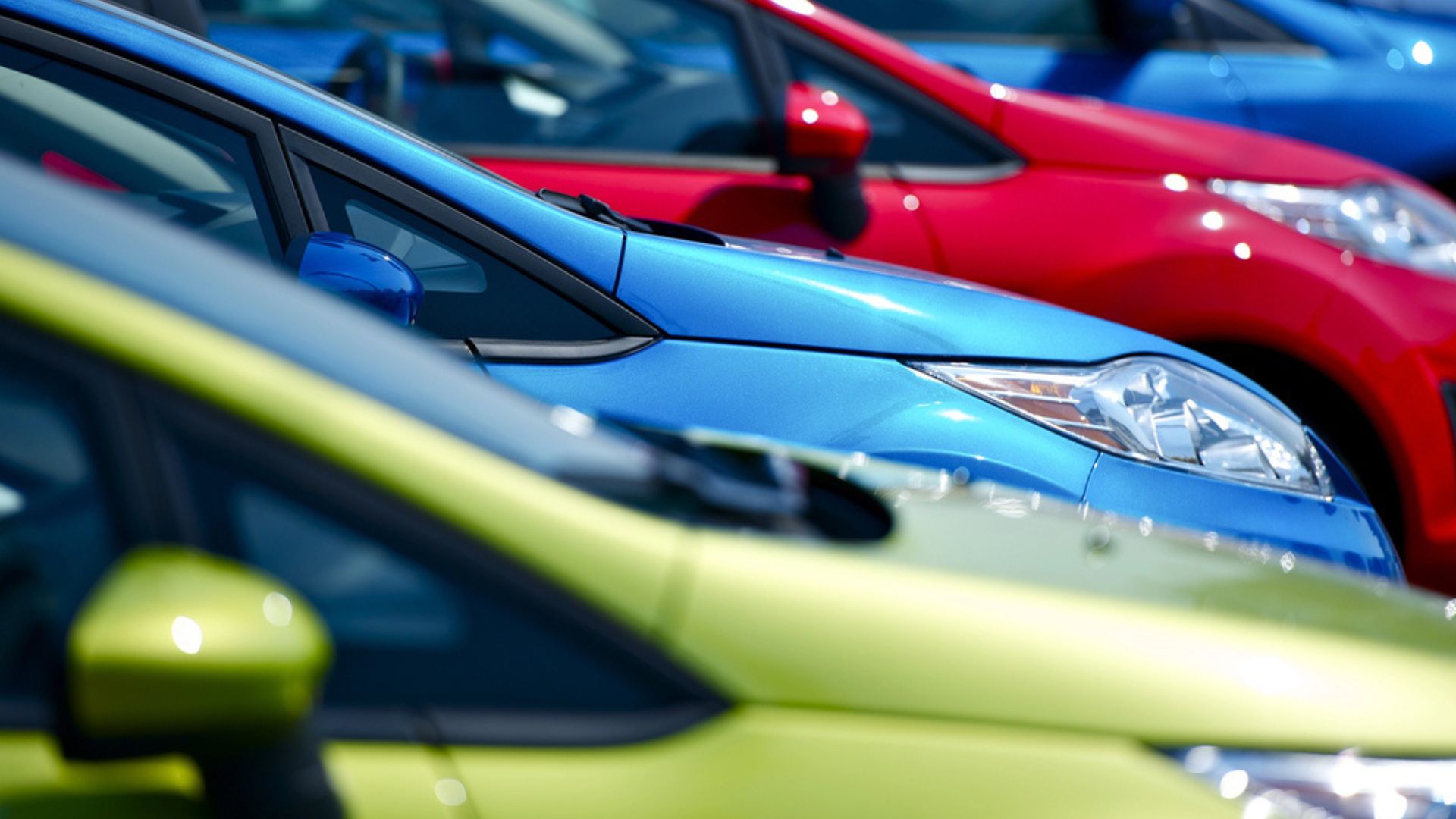 В Луганську показали черги до &#8220;МРЭО&#8221;: перереєструвати автомобілі приїжджають з 6 ранку