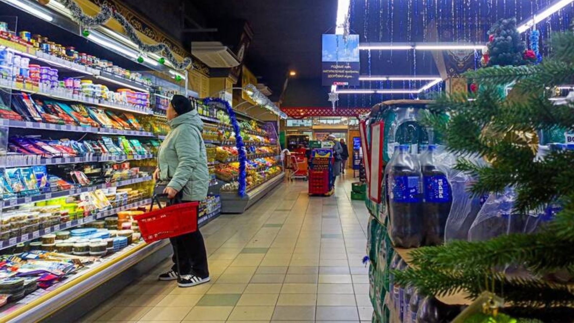 “Ціни з іншої планети”: жителі окупованого Луганська не вірять офіційним розцінкам на новорічний стіл