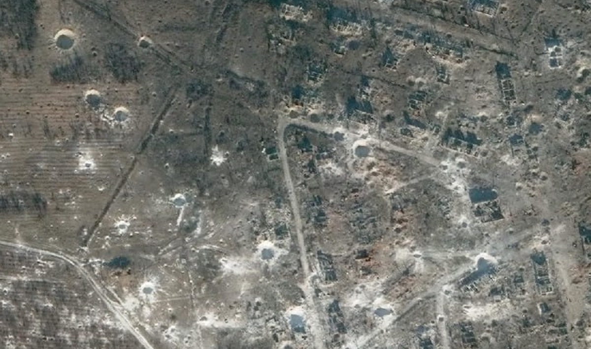 Білогорівка схожа на поверхню Місяця. DeepState показав, як виглядає селище, і розповів про вихід його останніх захисників