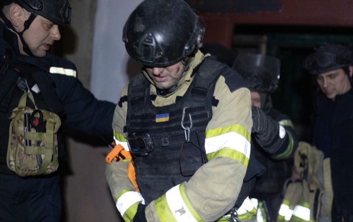 У Дружківці БПЛА окупантів атакував пожежний автомобіль, який їхав на виклик. Постраждали четверо рятувальників