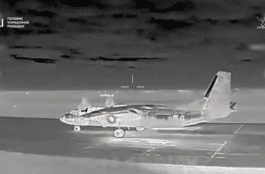 ГУР показали відео ураження літака Ан-26 в Криму. Окрім цього, також були атаковані дві радіолокаційні станції