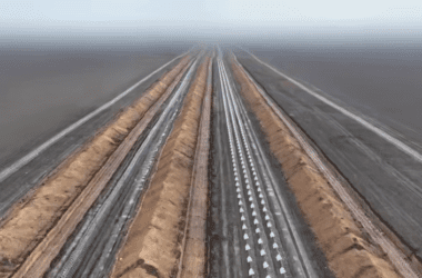 Опорні пункти, протитанкові рви та не тільки: Шмигаль показав, як облаштували фортифікації неподалік лінії фронту