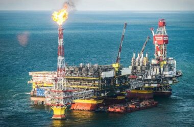 Україна вперше атакувала нафтову платформу росіян у Каспійському морі