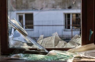 Російські війська завдали удару по перинатальному центру: відео наслідків