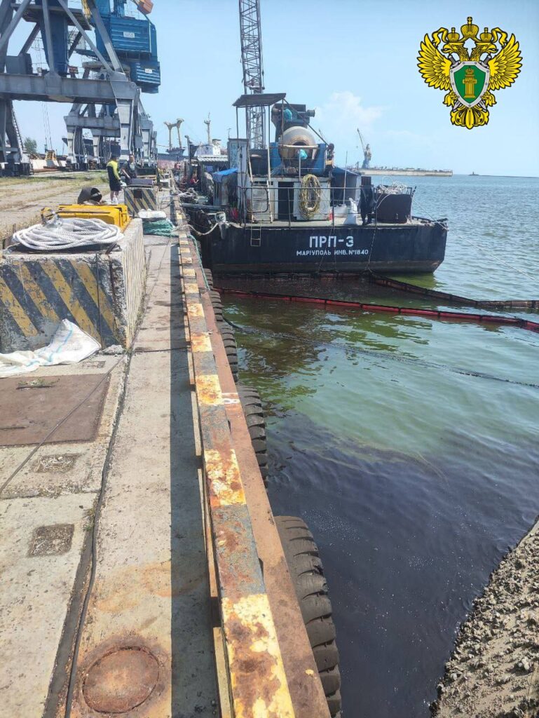 У порту захопленого Маріуполя стався розлив нафти — підрядника оштрафували