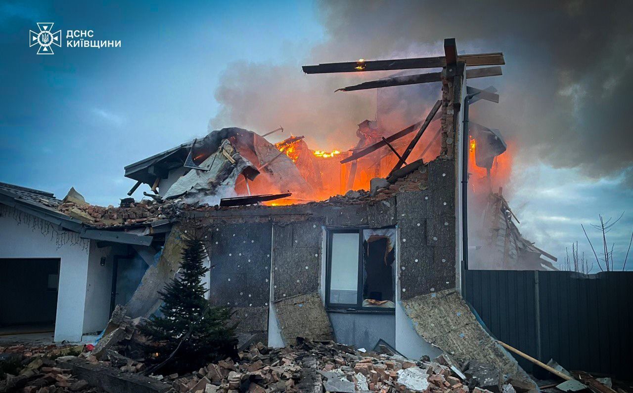 Зеленський розповів про наслідки масованої повітряної атаки по Україні: “Росія випустила понад 650 дронів та ракет”