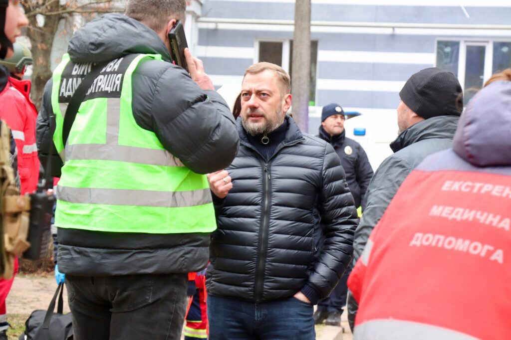 Окупанти вдарили по багатоповерхівці в Чернігові: одна людина загинула, восьмеро поранені