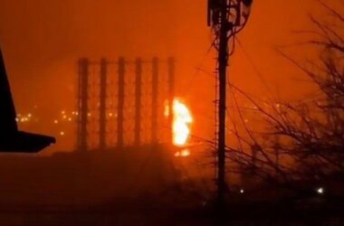 Безпілотники атакували порт та НПЗ у Туапсе: відео яскравої пожежі