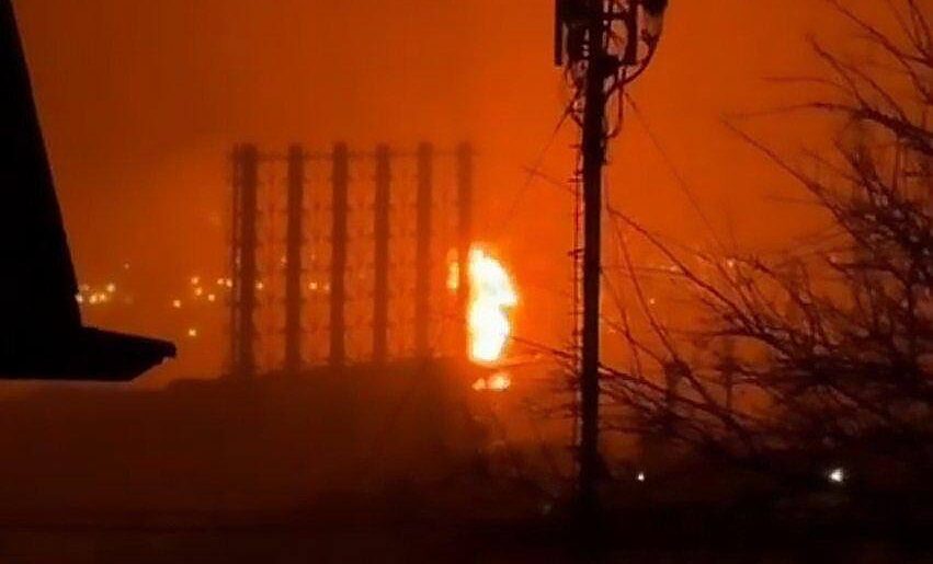 Безпілотники атакували порт та НПЗ у Туапсе: відео яскравої пожежі