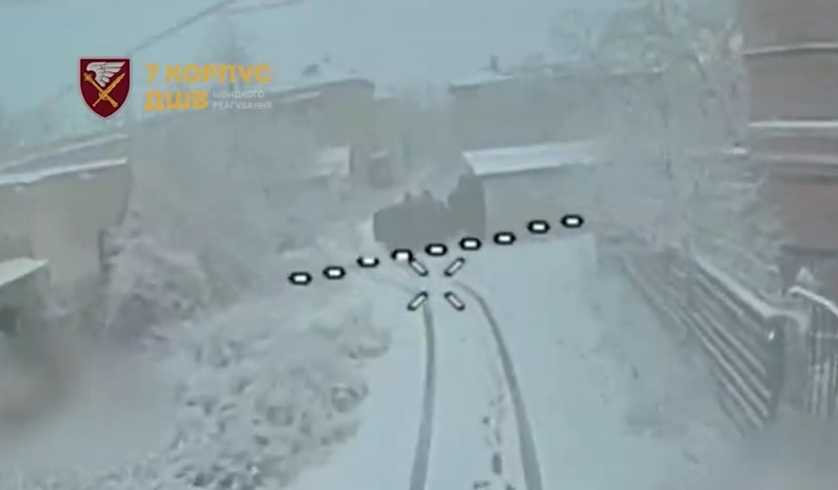 ЗСУ показали кадри розгрому колони росіян, яка спробувала наступати на Покровськ під прикриттям туману