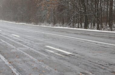 У Макіївці водії автобусів відмовилися виходити на маршрути через слизькі дороги