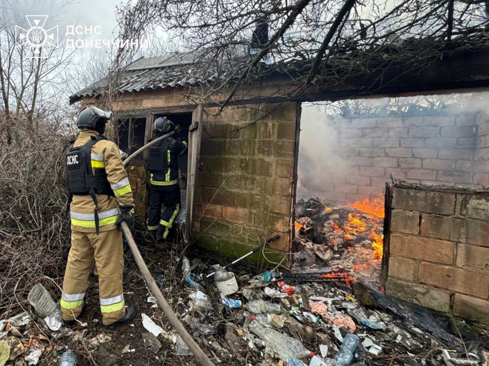 У Краматорську під час пожежі мешканці п&rsquo;ятиповерхівки, зокрема діти, залишилися заблокованими у квартирах