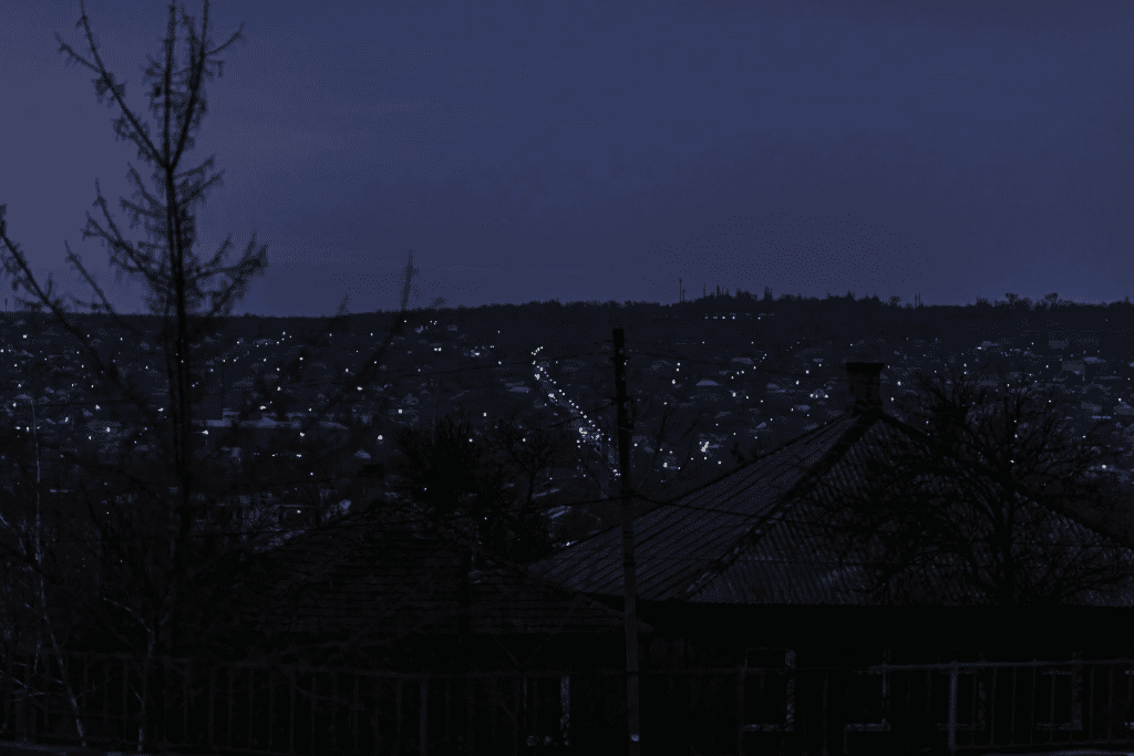 У мережі з’явилися фото, як окупований Луганськ занурюється в ніч