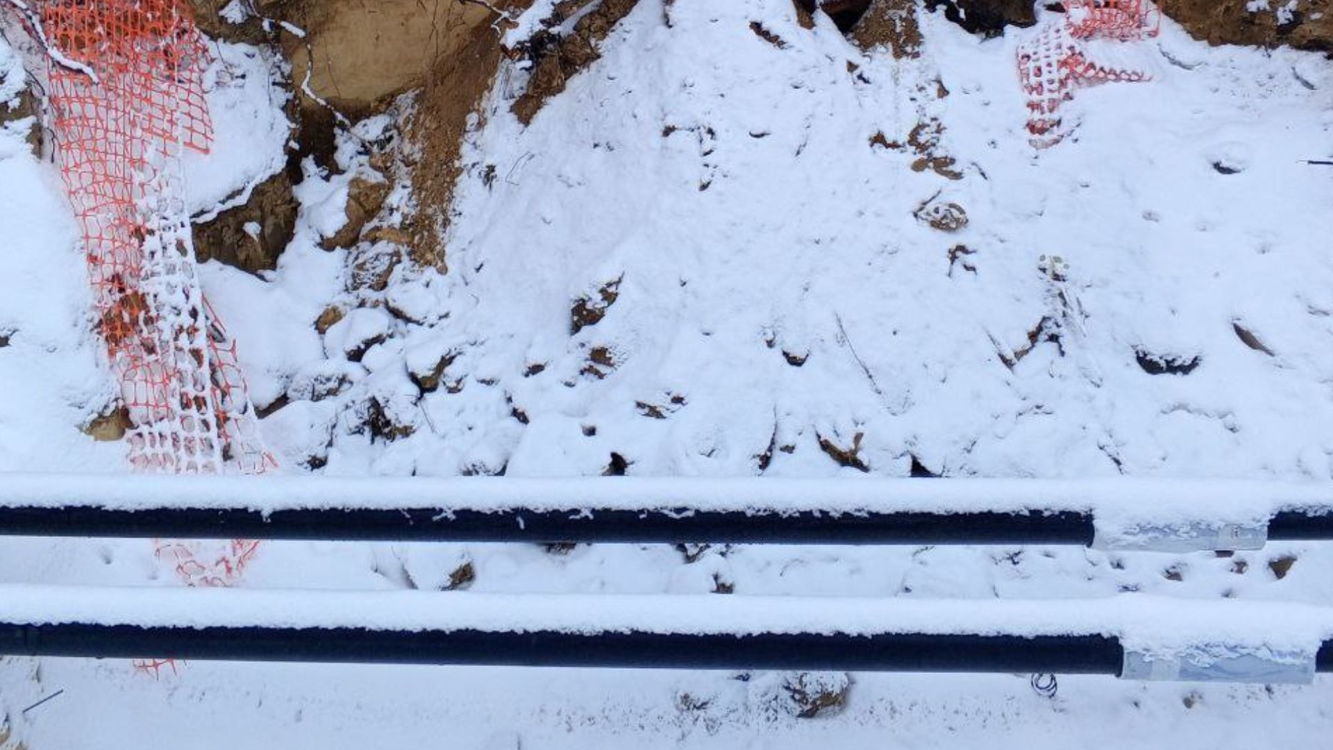 Розрили яму та поїхали. Жителі Сіверськодонецька показали, як у місті ремонтують опалення