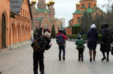 Монастир, де переховувався бразильський найманець Лусваргі, тепер приховує підпільну школу з радянською програмою та російською пропагандою