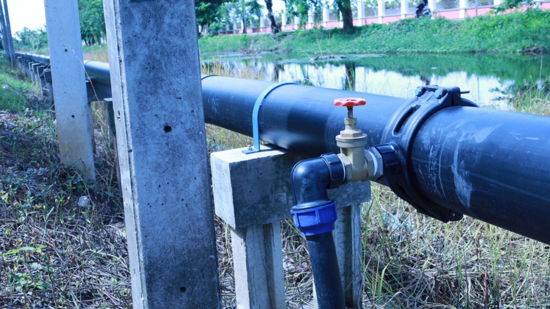 В окупованому Луганську підняли тарифи на воду. У жовтні підіймуть ще раз