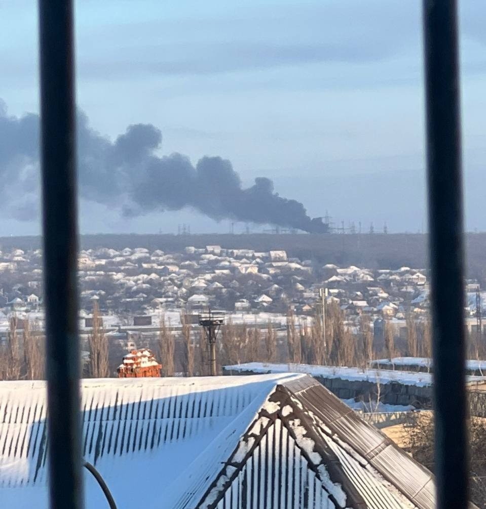 В окупованому Луганську горить електропідстанція в Камʼянобродському районі