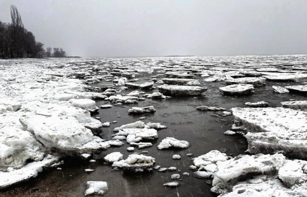 У соцмережах опублікували фото Азовського моря в Донецькій області