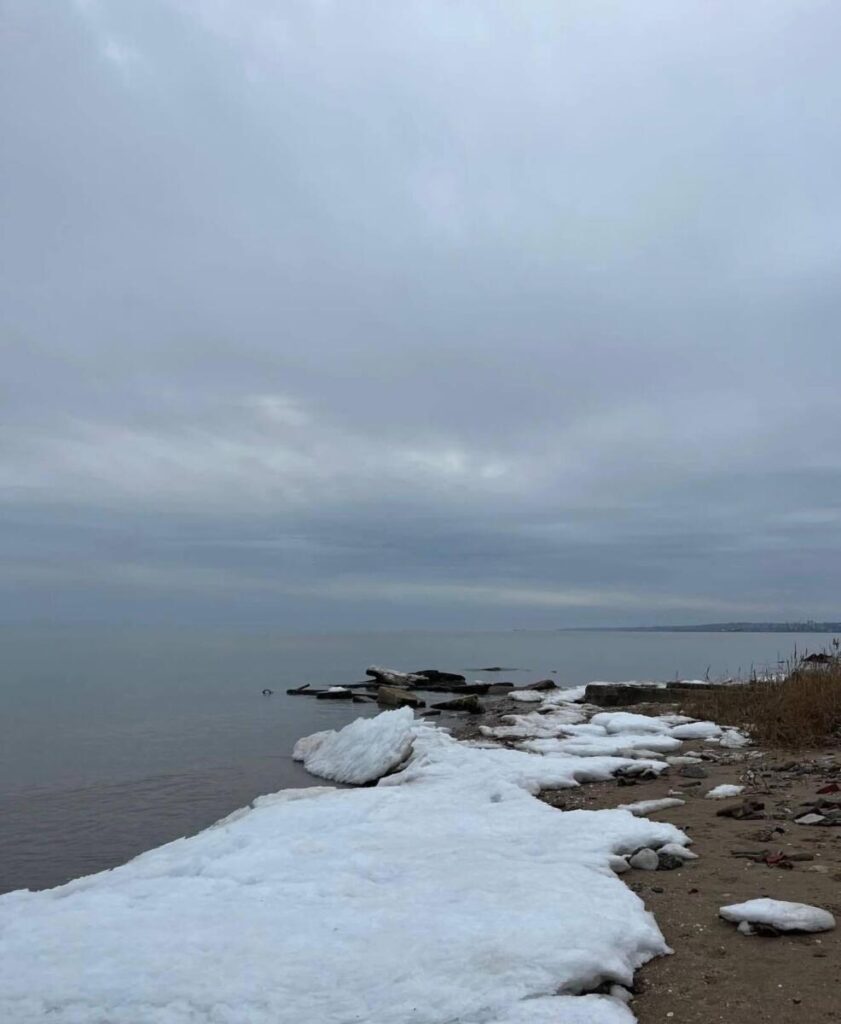 У соцмережах опублікували фото Азовського моря в Донецькій області