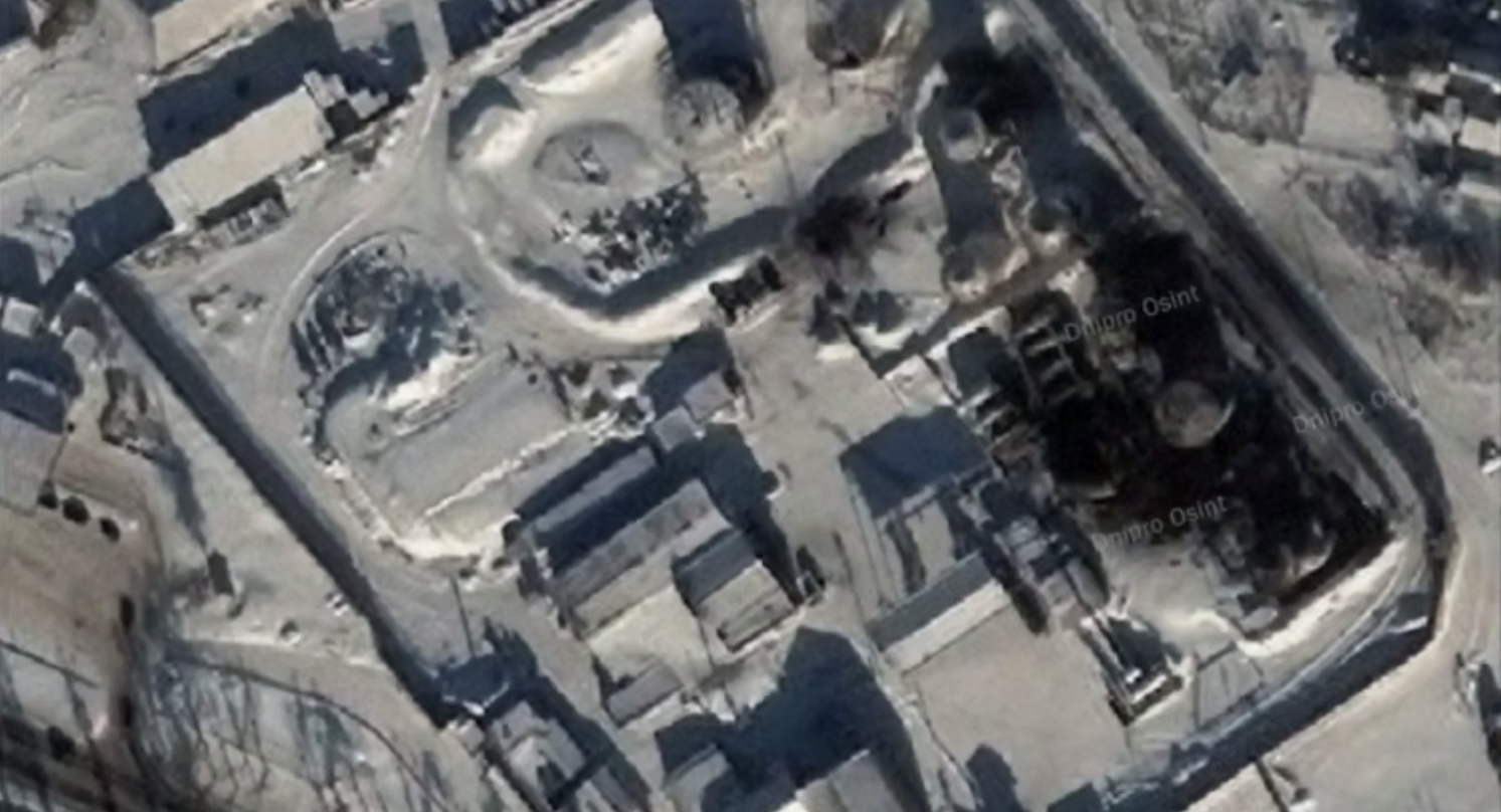 У мережі з’явились супутникові знімки нафтобази в Ровеньках, яку атакували напередодні Нового року