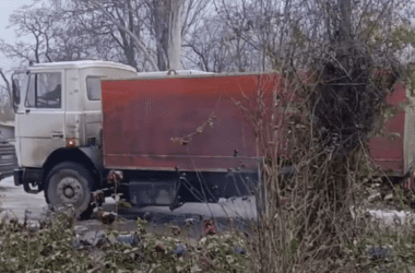 Мешканці будинку в Макіївці заявляють про аварійний стан каналізації: комунальники відмовились вирішувати проблему