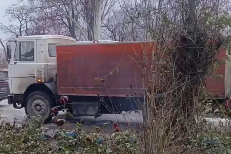 Мешканці будинку в Макіївці заявляють про аварійний стан каналізації: комунальники відмовились вирішувати проблему