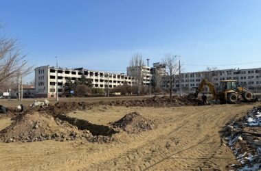 У Маріуполі загрожують мешканці, яка показала правду про “відновлення”