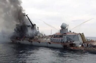У РФ підтвердили ракетний удар по крейсеру “Москва” та загибель 20 моряків. Публікацію майже відразу видалили