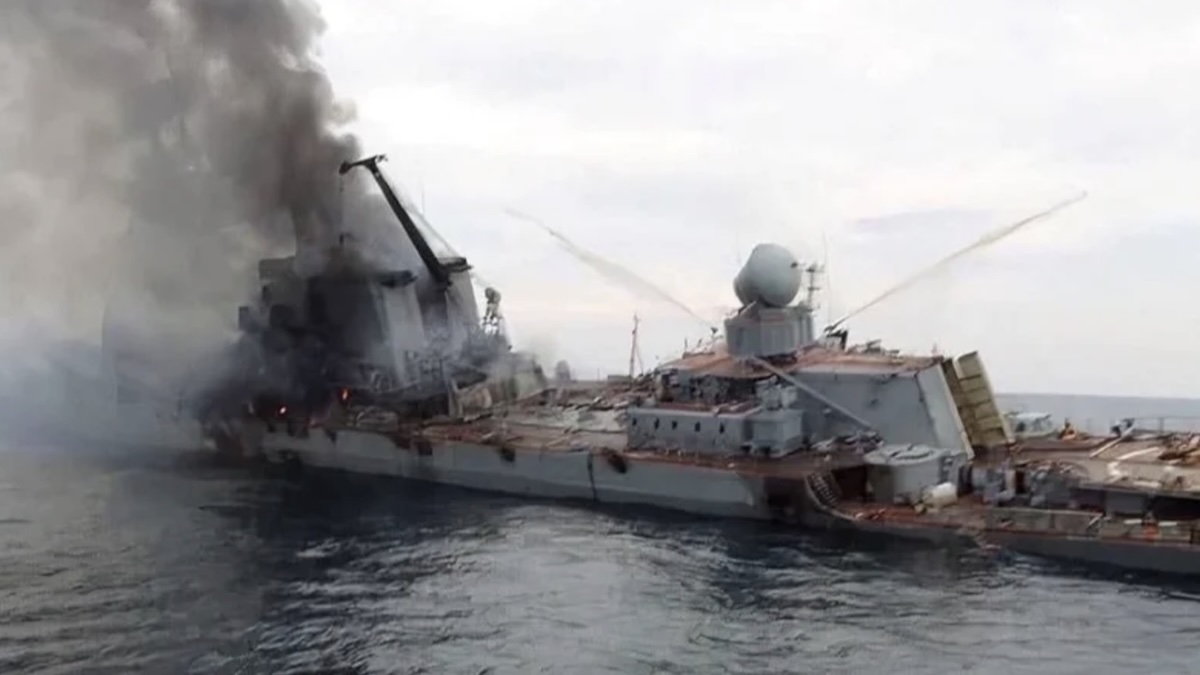 У РФ підтвердили ракетний удар по крейсеру “Москва” та загибель 20 моряків. Публікацію майже відразу видалили