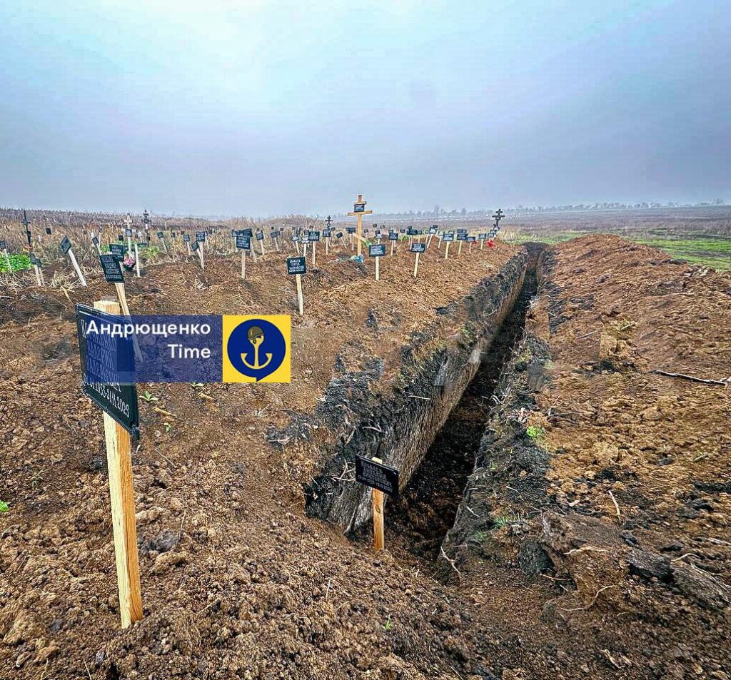 Іпотека на могилах. В окупованому Маріуполі з&rsquo;явилися нові братські могили &mdash; їх перепоховують з місць іпотечної забудови