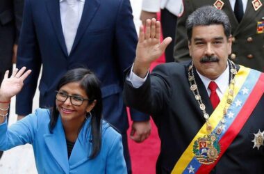 США атакують Венесуелу: Трамп заявив, що лідера Мадуро з дружиною вивезли американські військові