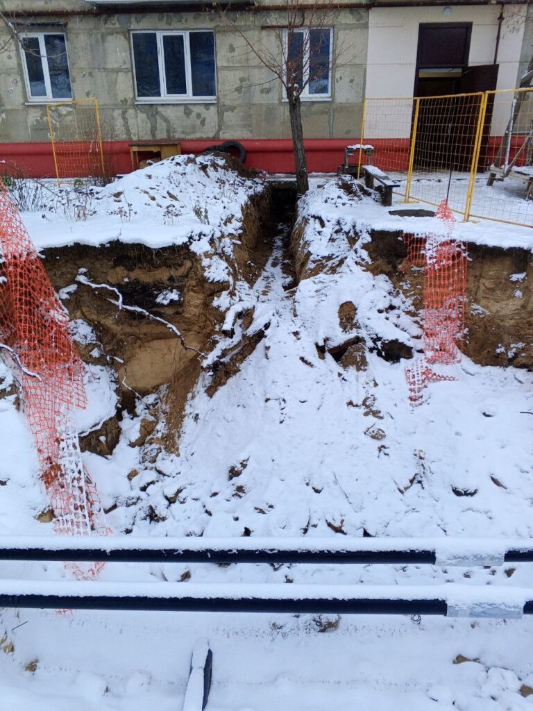 Розрили яму та поїхали. Жителі Сіверськодонецька показали, як у місті ремонтують опалення