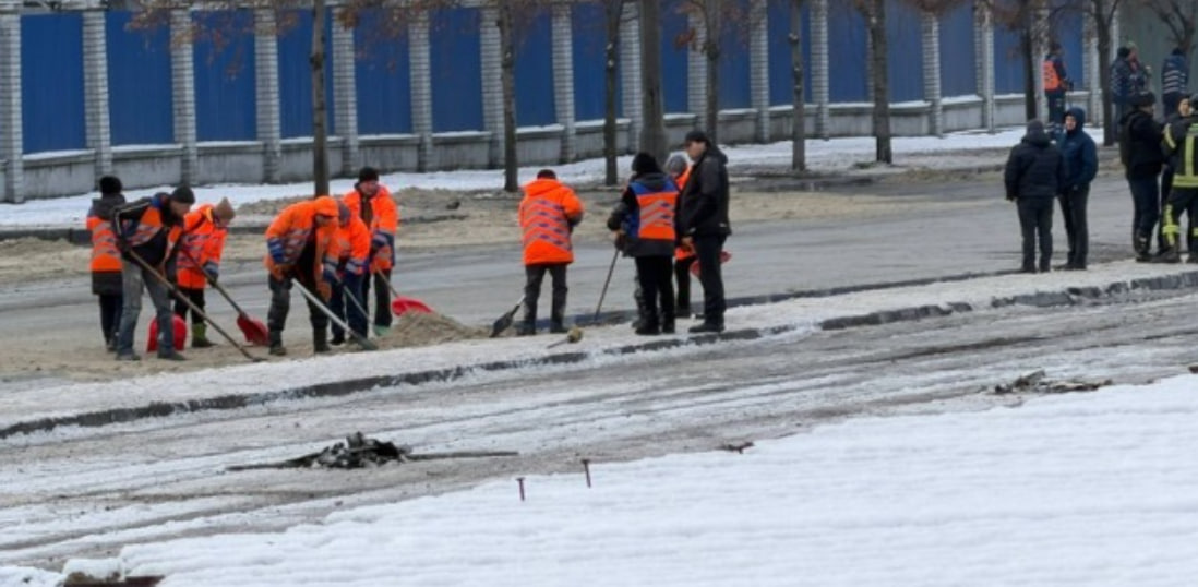 У Дніпрі російські війська атакували завод американської компанії, внаслідок чого на дороги витекло близько 300 тонн олії