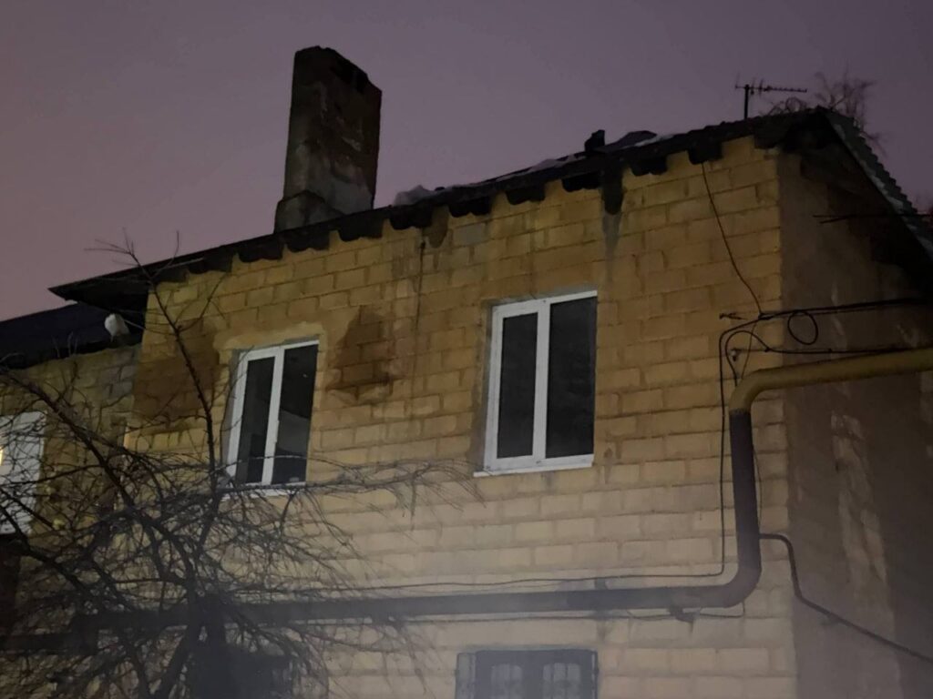 В одному з будинків у Донецьку залило проводку, мешканці залишились без опалення: фото, який вигляд має багатоповерхівка всередині