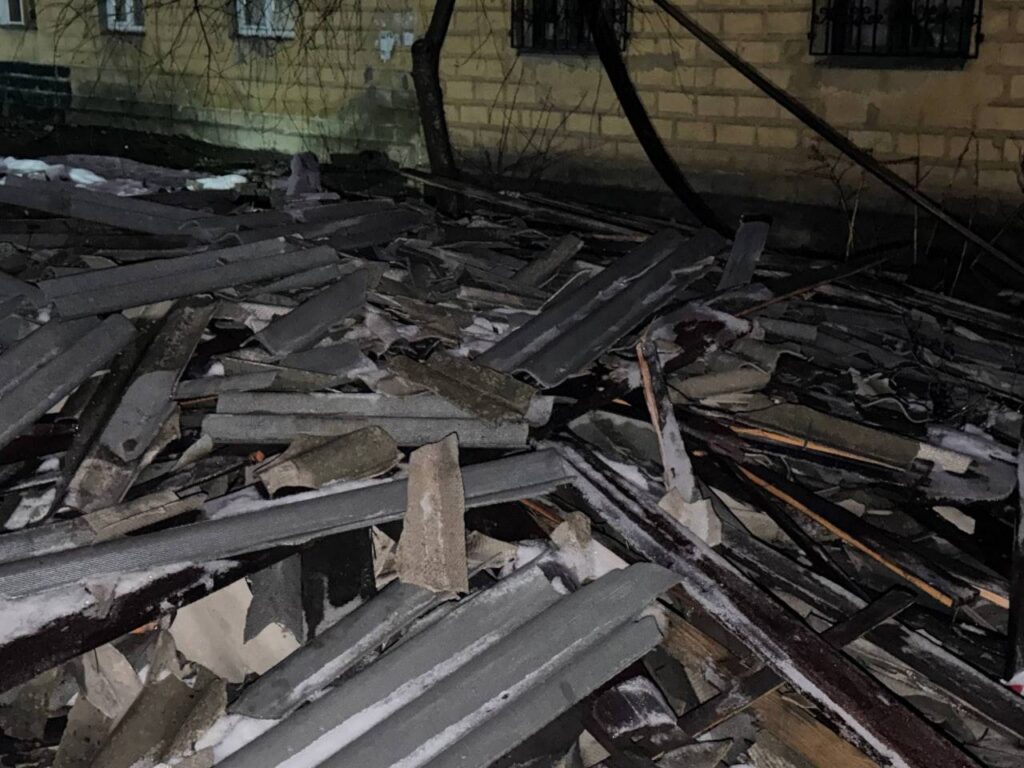 В одному з будинків у Донецьку залило проводку, мешканці залишились без опалення: фото, який вигляд має багатоповерхівка всередині