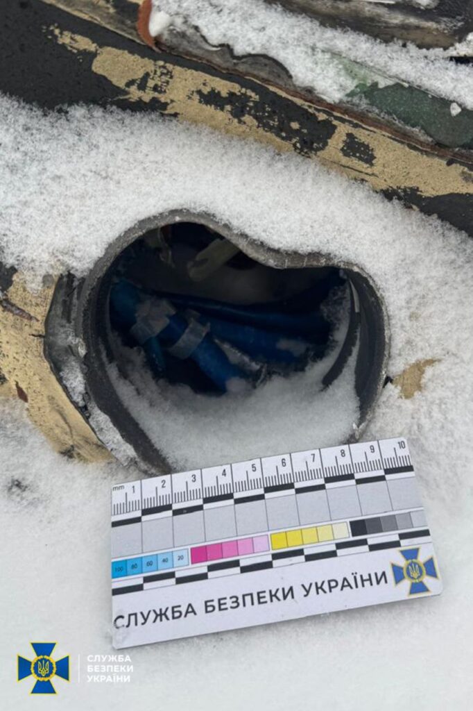 СБУ показали кадри уламків ракети “Орєшнік”, якою атакували Львівщину