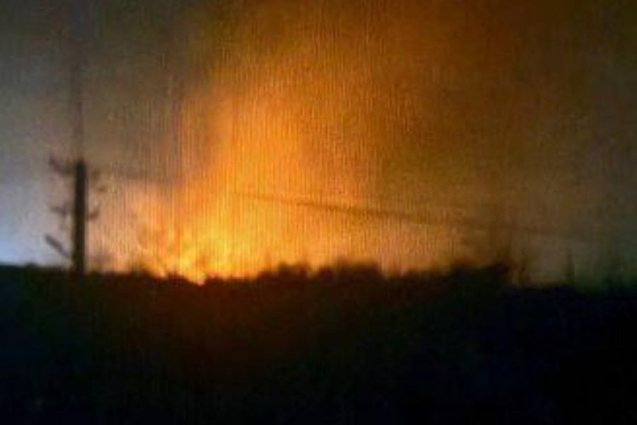 В Маріуполі зникло світло: місцеві повідомляють про вибухи біля підстанцій