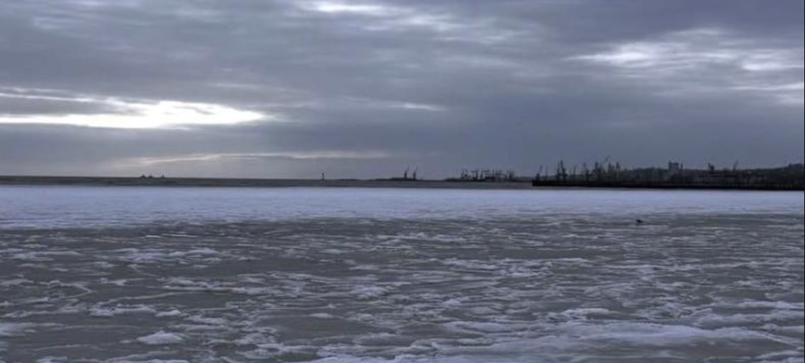 У соцмережах опублікували фото Азовського моря в Донецькій області