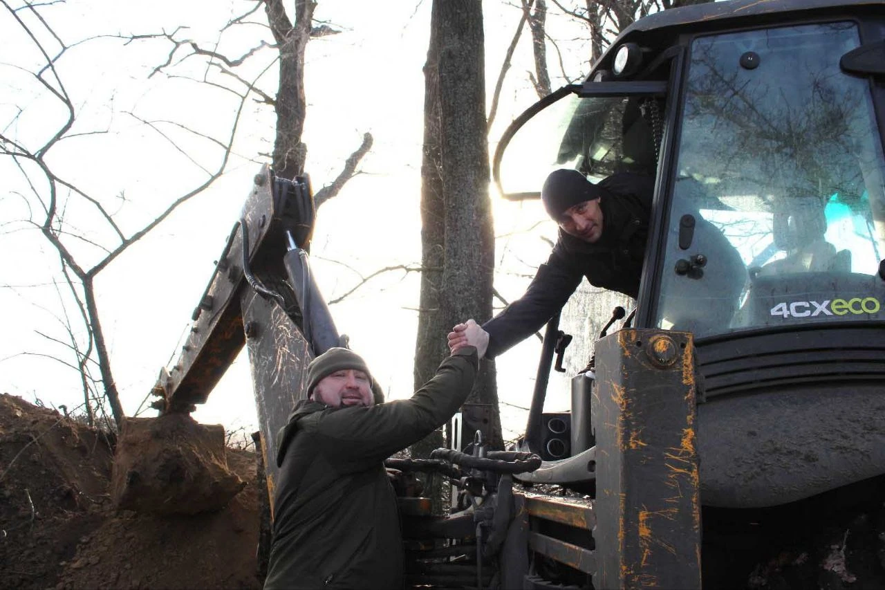 Комунальні служби окупованих громад Луганщини залучають до будівництва фортифікацій на фронті