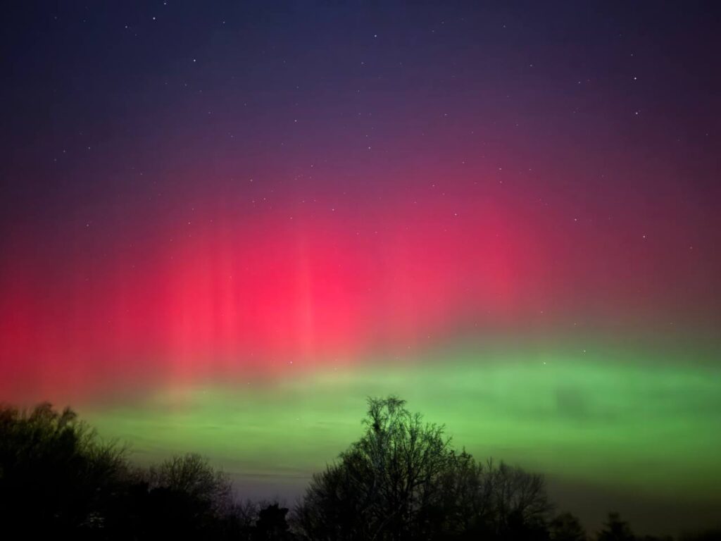 Над окупованим Луганськом спостерігали полярне сяйво