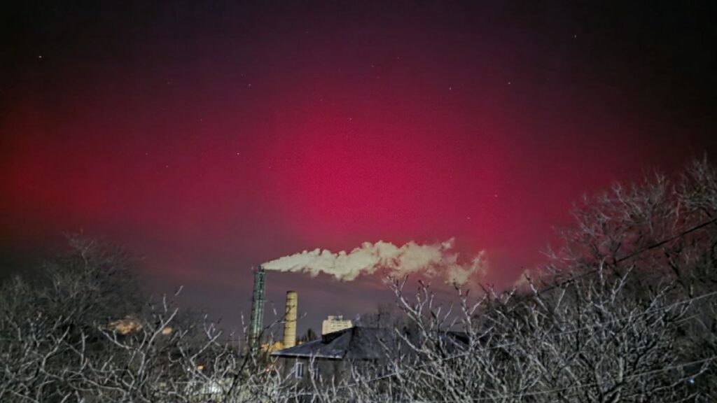 Над окупованим Луганськом спостерігали полярне сяйво