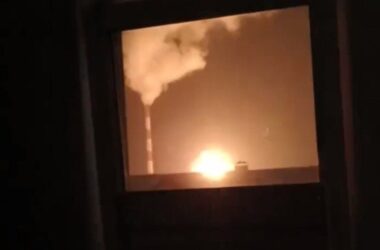 Росіяни заявили про “найбільш масовану ракетну атаку” по Бєлгороду за час війни: момент ураження ТЕЦ потрапив на відео