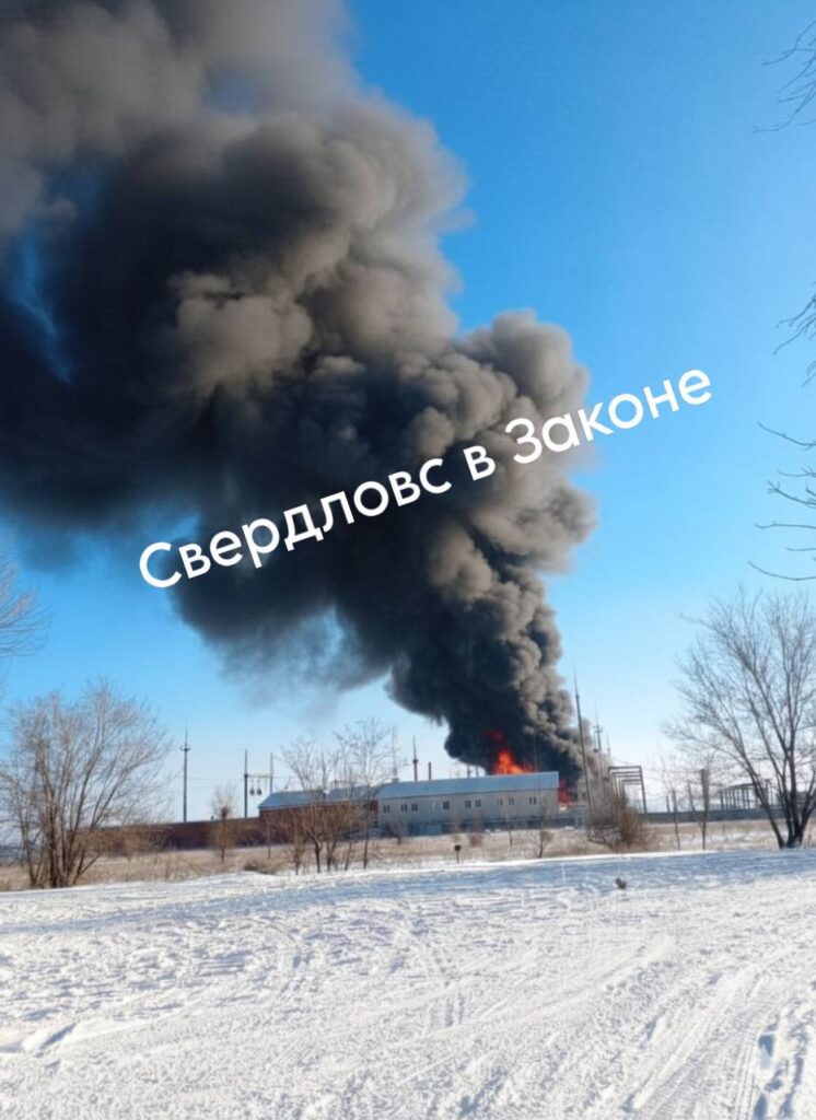 В окупованому Луганську горить електропідстанція в Камʼянобродському районі