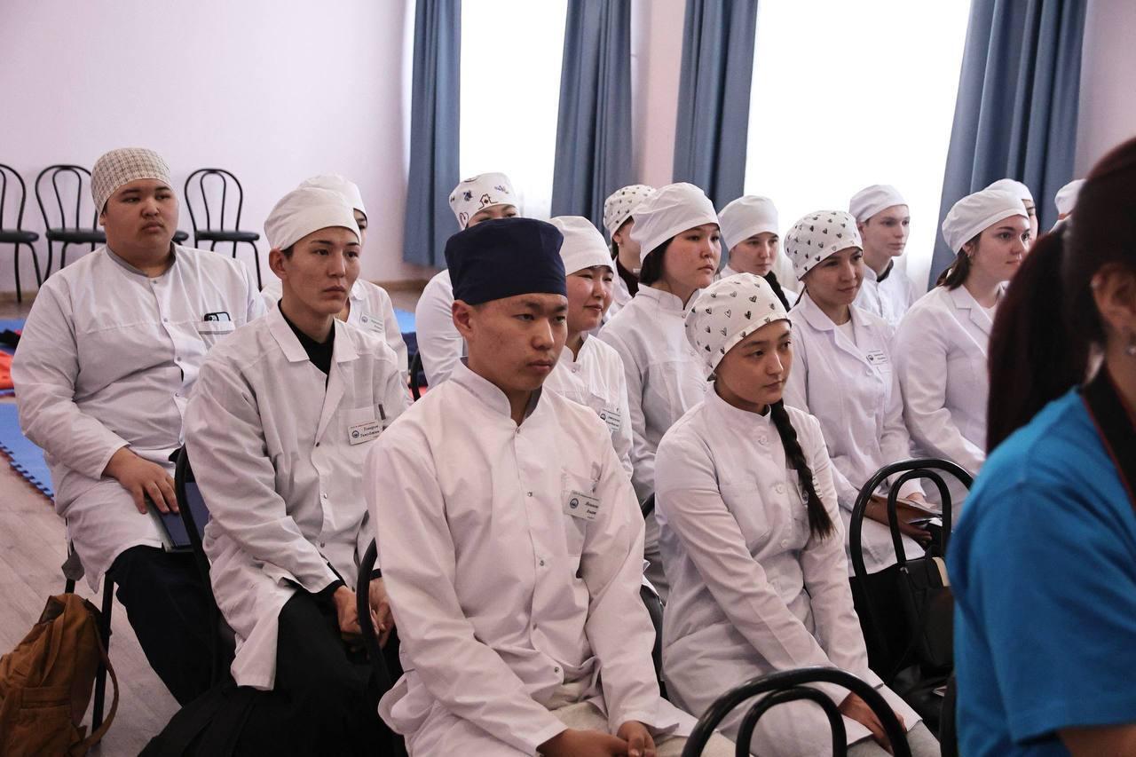 На окуповану Луганщину, щоб подолати кадровий дефіцит, росіяни привезуть 40 студентів-медиків з Алтая