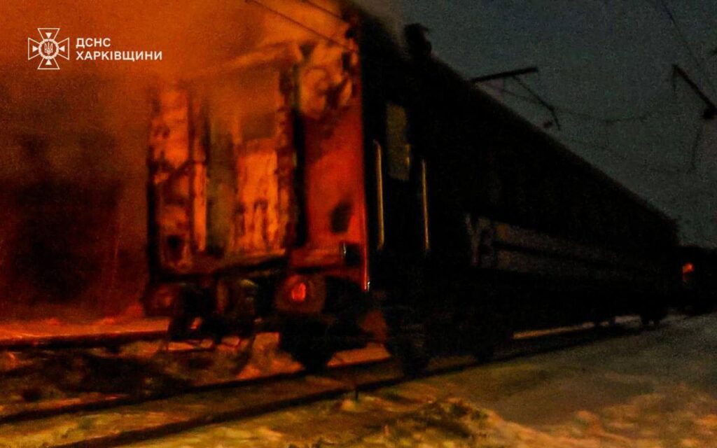 Наслідки атаки по пасажирському потягу “Барвінкове – Львів – Чоп”: фото