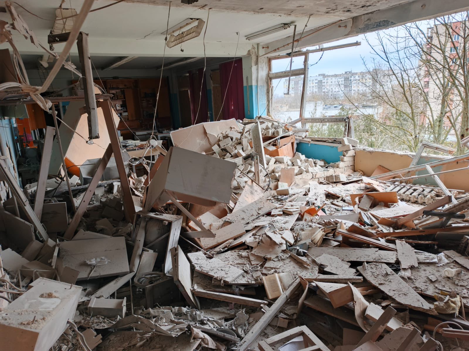 Російські війська завдали удару по головному корпусу Херсонського державного університету(фото)