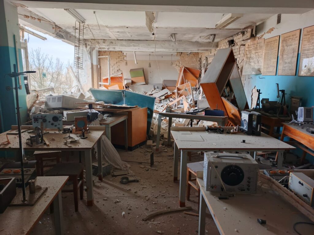 Російські війська завдали удару по головному корпусу Херсонського державного університету(фото)