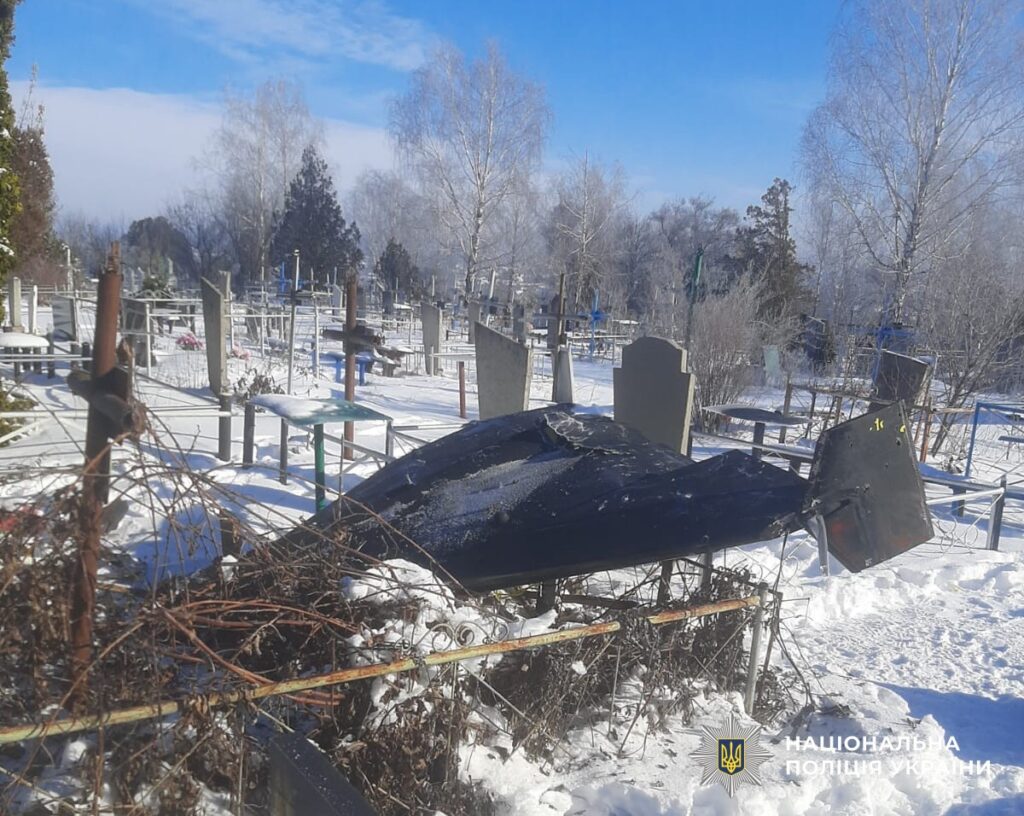 У Кіровоградській області на території одного з кладовищ виявили уламки російського ударного БПЛА