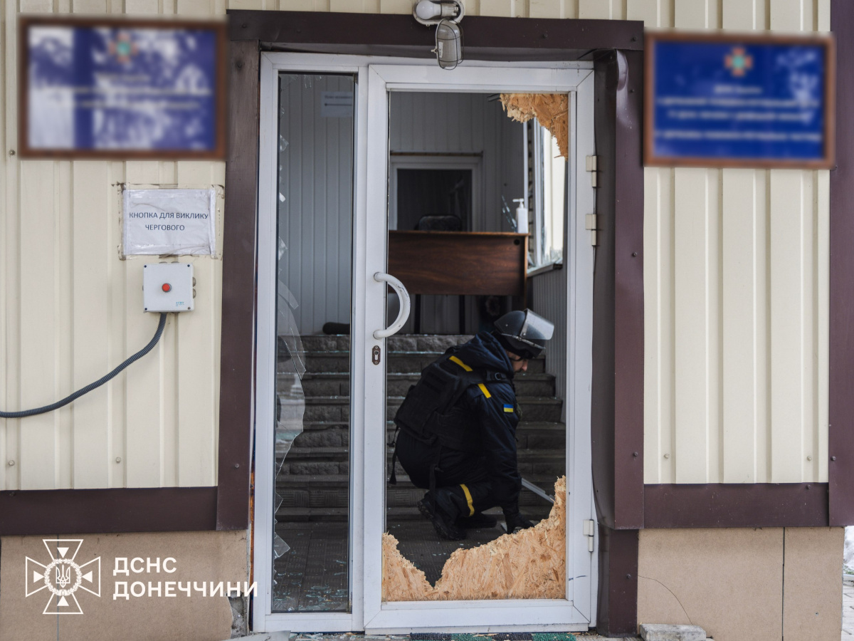 Росіяни завдали удару по пожежній частині у Слов&rsquo;янську: фото