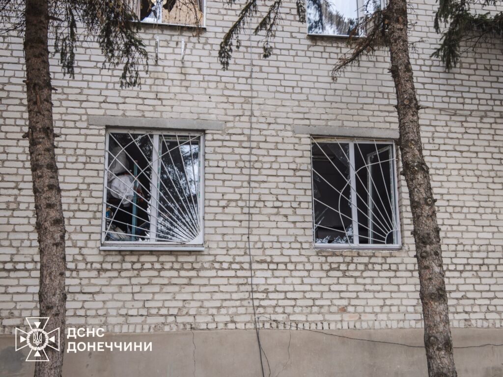 Росіяни завдали удару по пожежній частині у Слов&rsquo;янську: фото